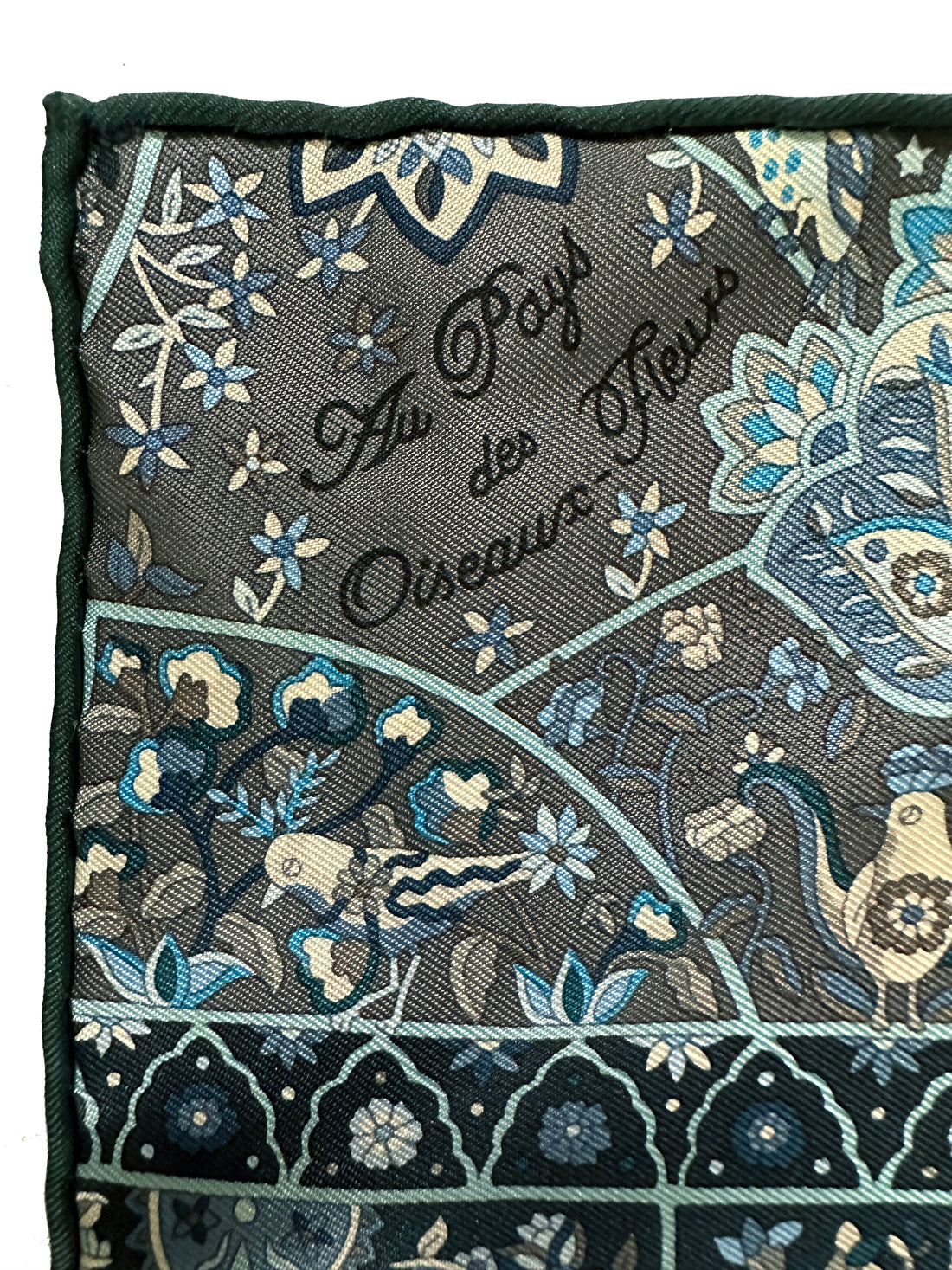 Hermès &quot;Au Pays des Oiseaux Fleurs&quot; Scarf 45