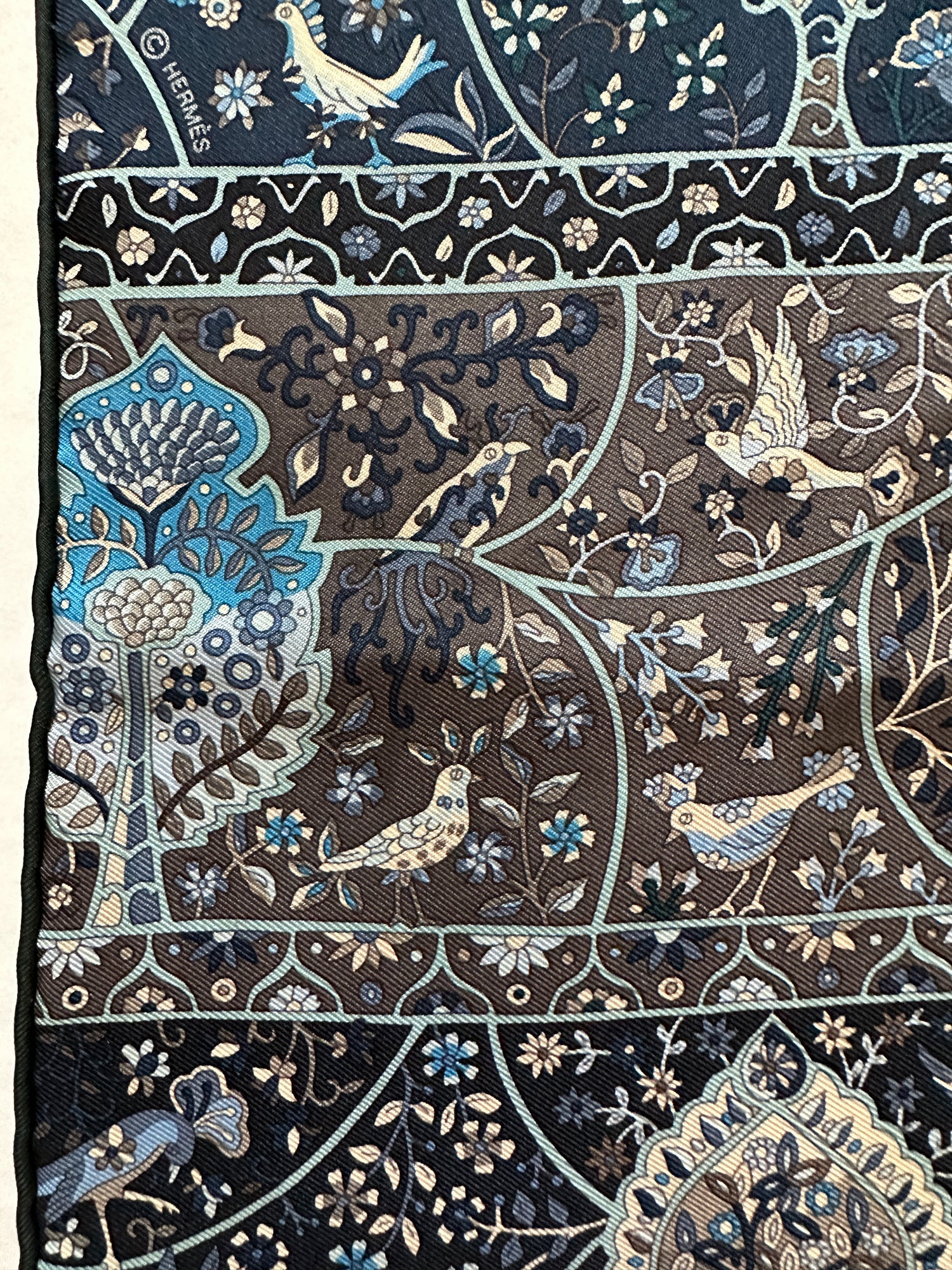 Hermès &quot;Au Pays des Oiseaux Fleurs&quot; Scarf 45