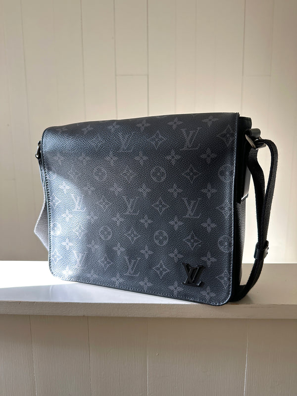 Louis Vuitton District PM