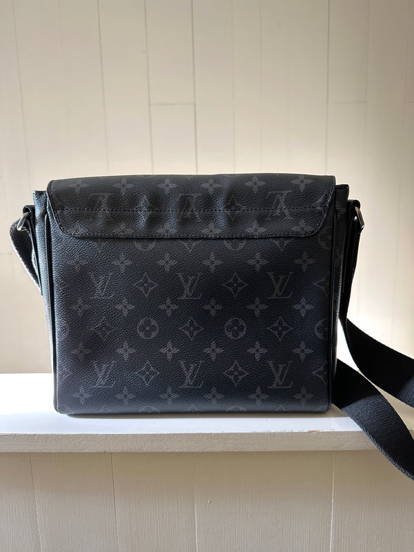 Louis Vuitton District PM