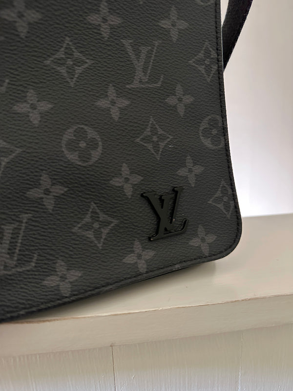 Louis Vuitton District PM