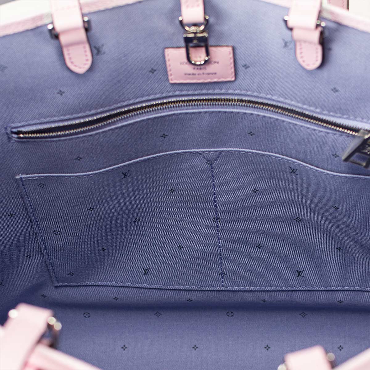 Louis Vuitton Monogram Giant Escale OnTheGo GM