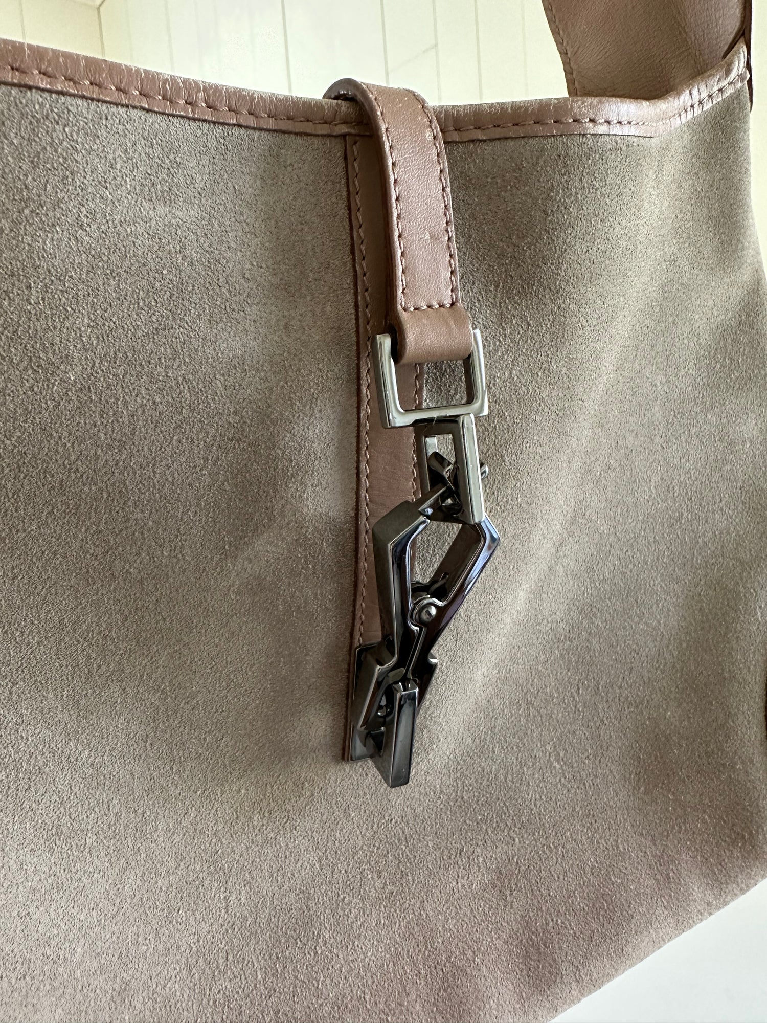 Gucci Suede Jackie O Bouvier Bag Clasp Detail