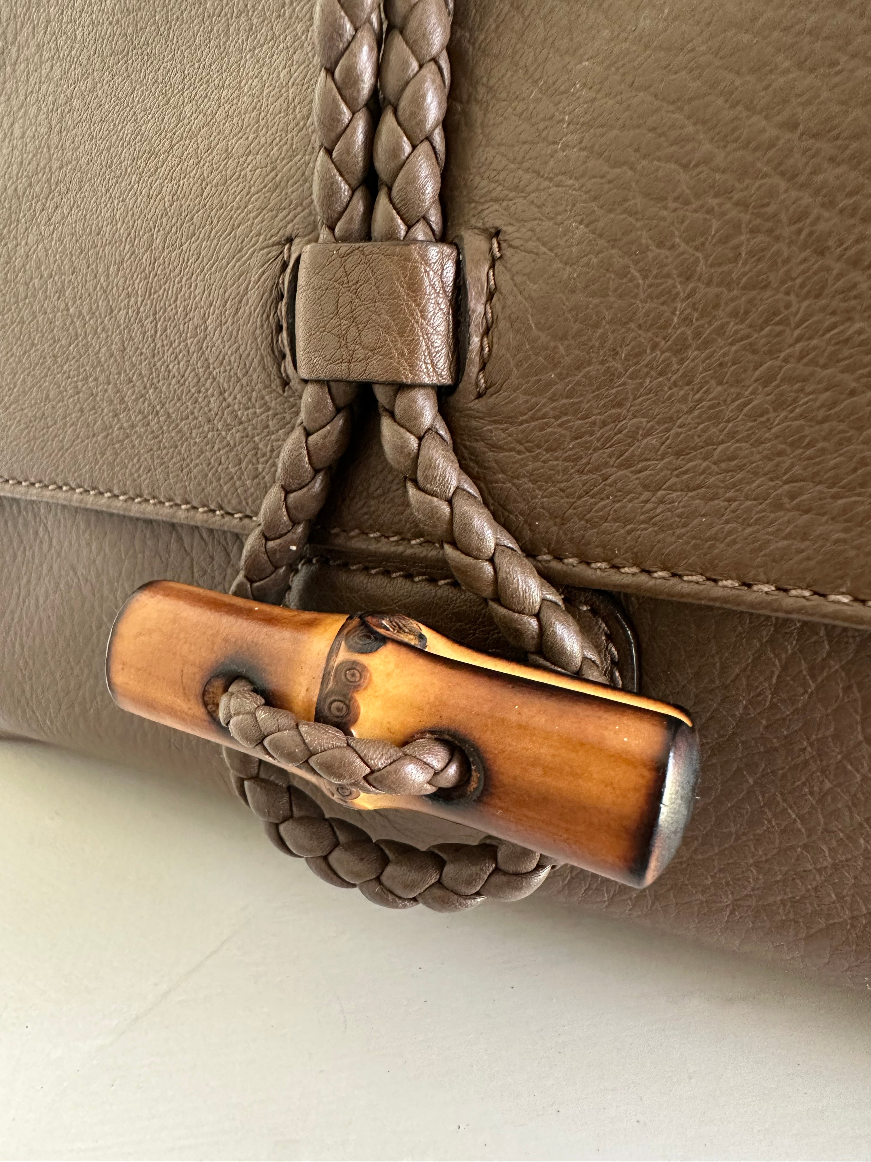 Gucci Hip Bamboo Clutch Bamboo Detail