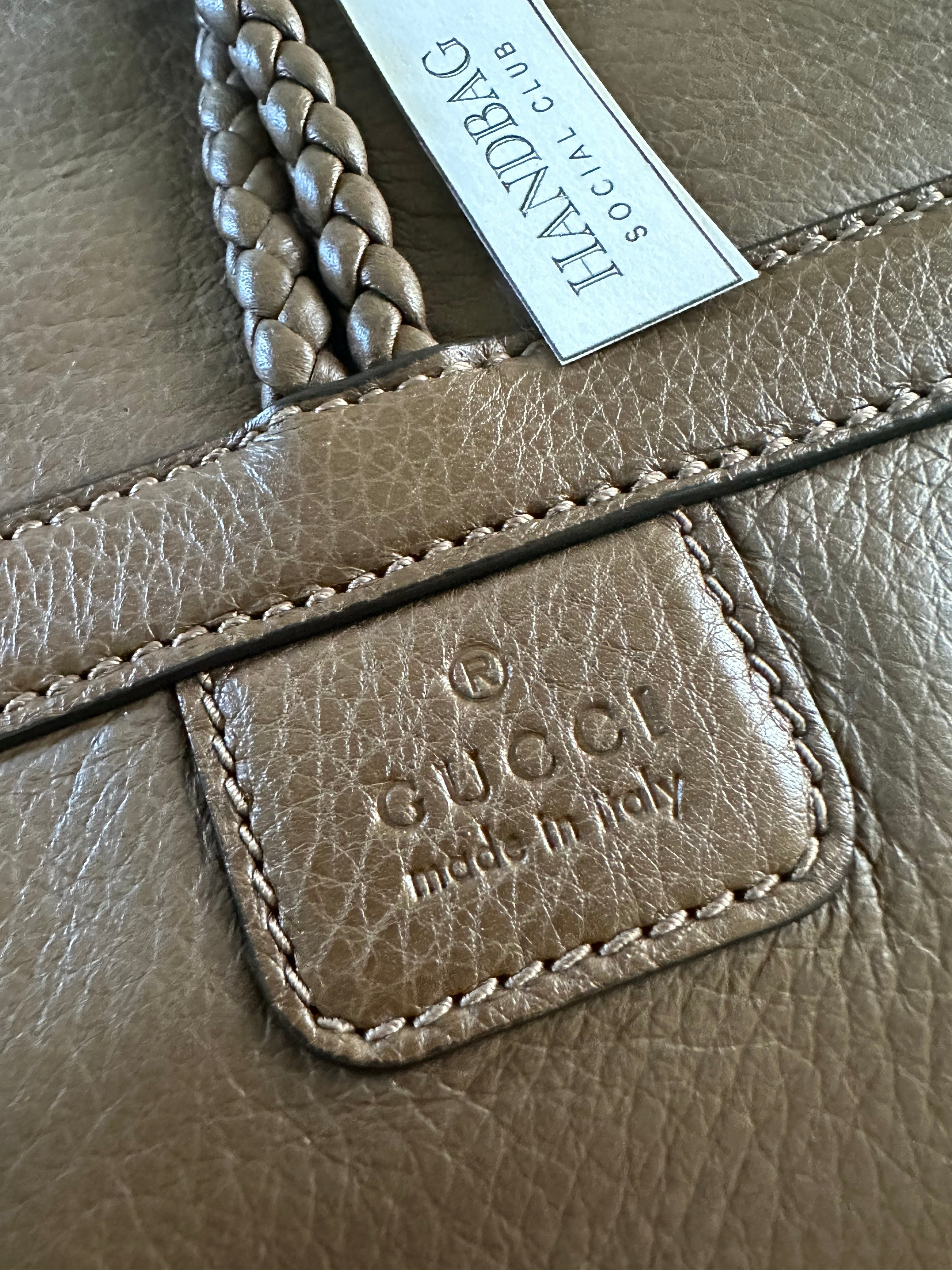 Gucci Hip Bamboo Clutch Logo Detail