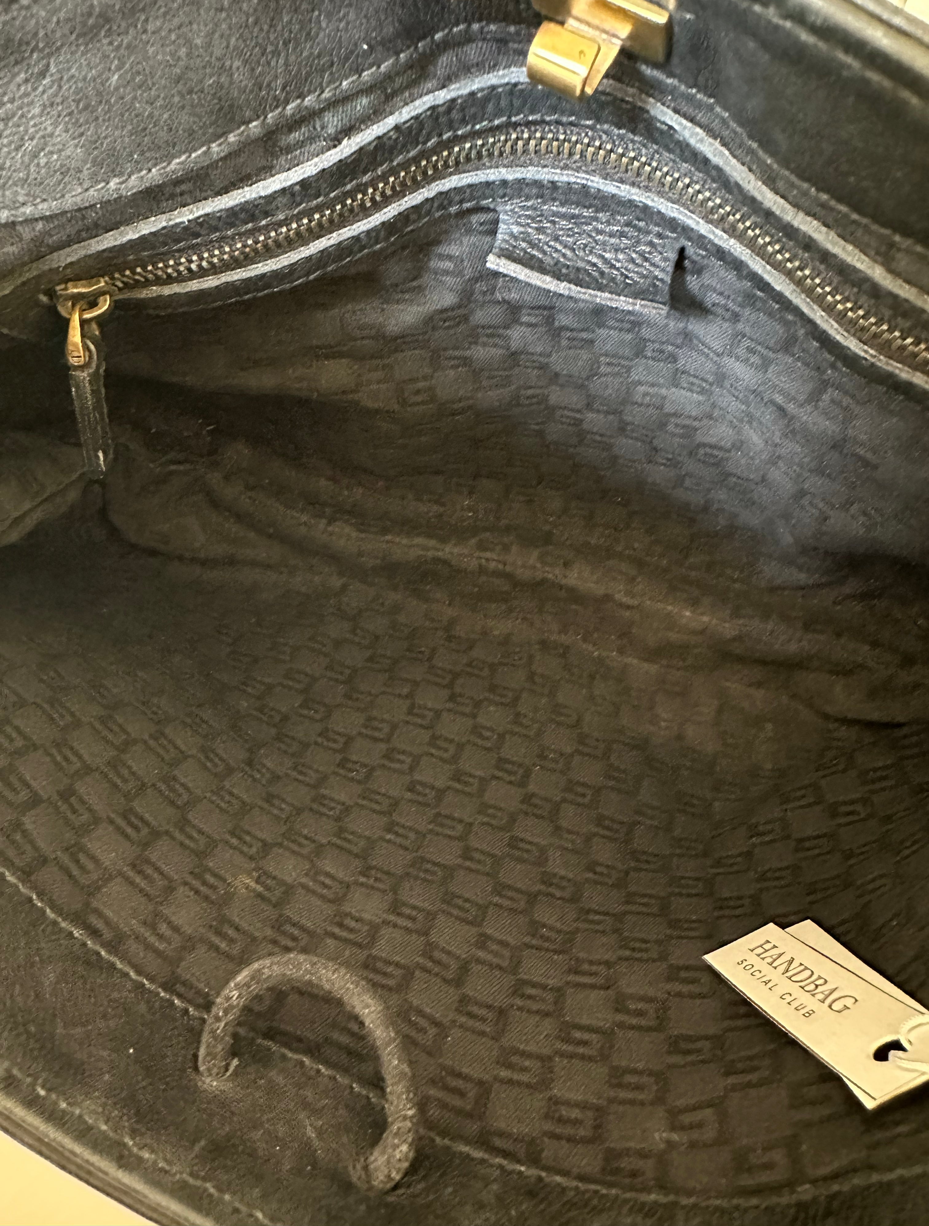 Gucci Twist Shoulder Bag Interior
