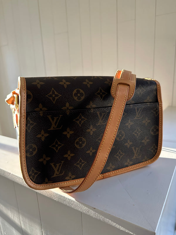 Louis Vuitton Monogram Sologne Back